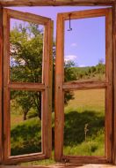 Фотообои Приоткрытое деревянное окно