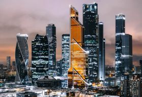 Фотообои Закатный луч в московских небоскребах