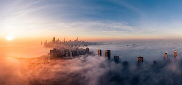 Фотообои Мегаполис под облаками